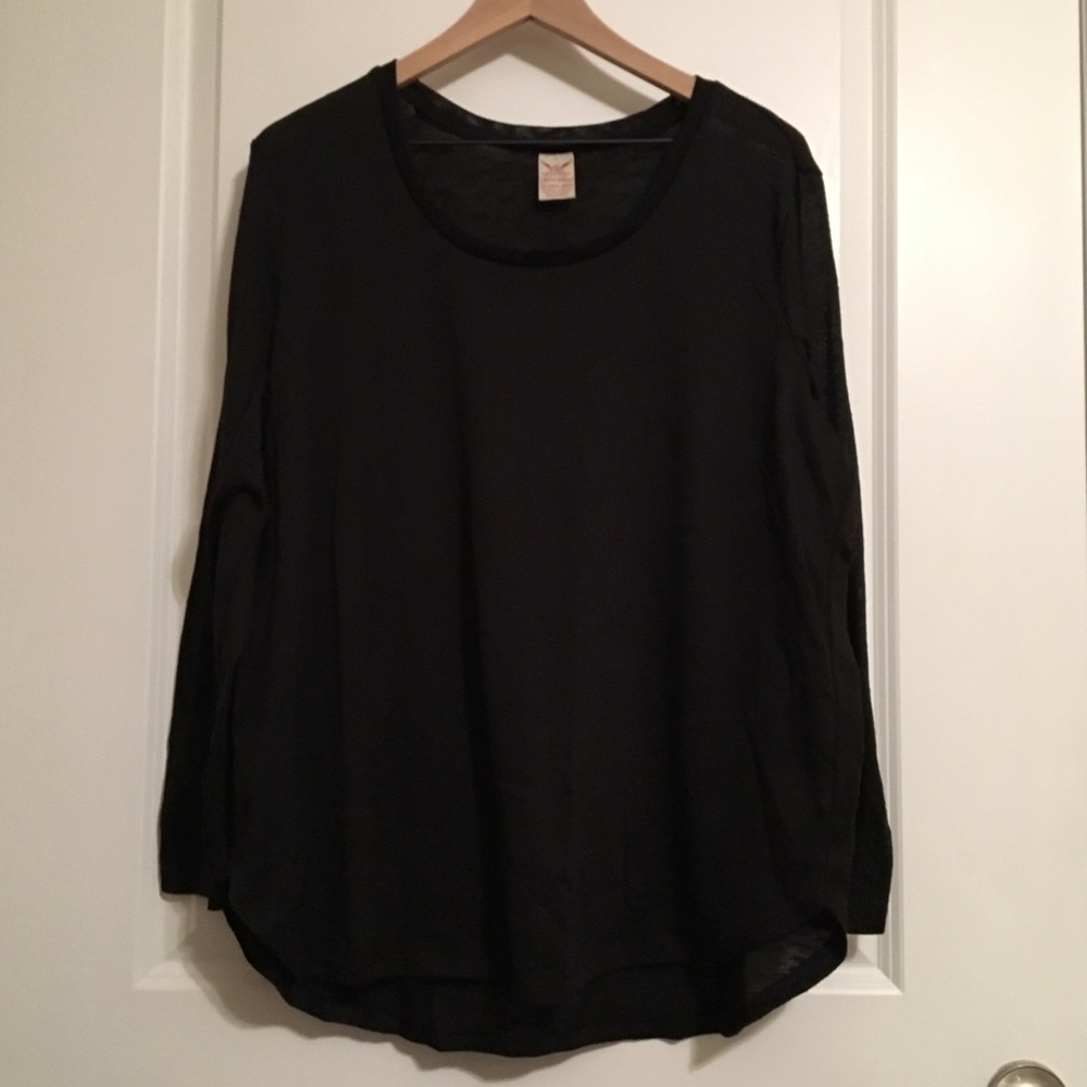 lightweight long sleeved black shirt
